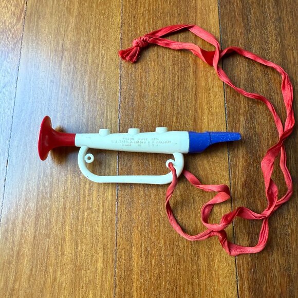 Vintage (1940s?) Bugle Boy Toy Trumpet Whistle - Picture 2 of 8